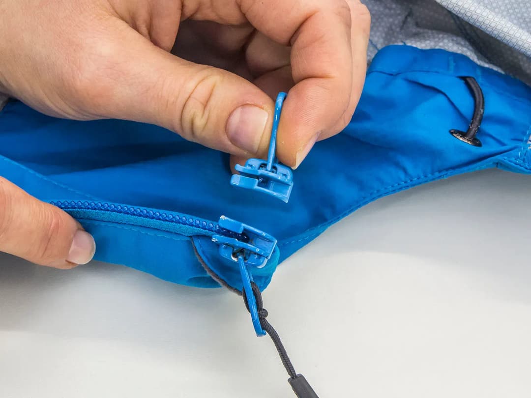 Wie repariere ich den Zipper eines Reißverschlusses?